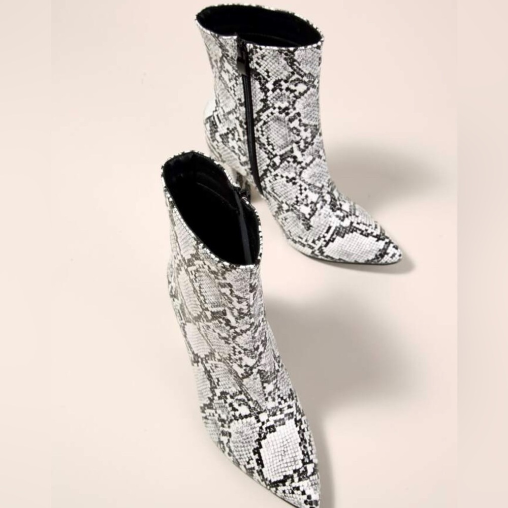 Size 6  snake skin boots - Picture 3 of 10